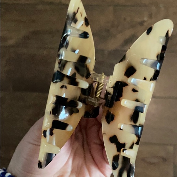 Tortoise Shell Hair Claws - Picture 2 of 2